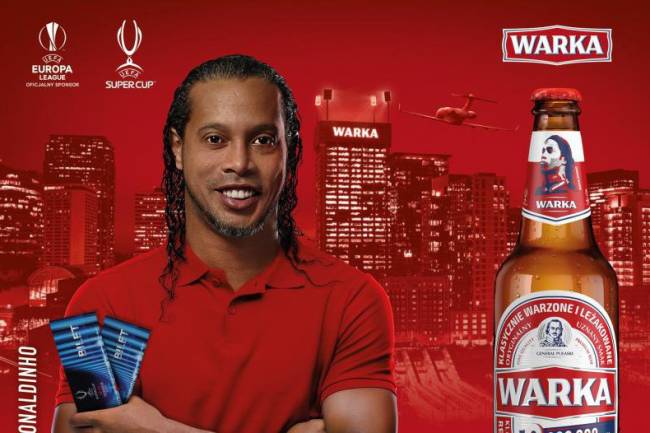 Ronaldinho, nuevo embajador de la marca de cervezas Warka