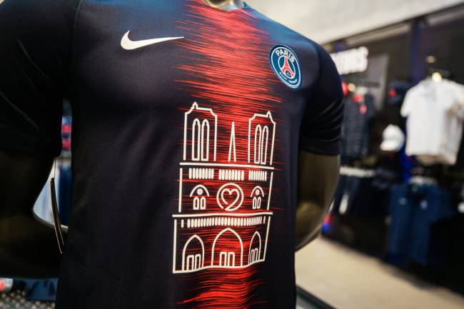 PSG recaudó 100.000 euros por la camiseta conmemorativa de Notre Dame