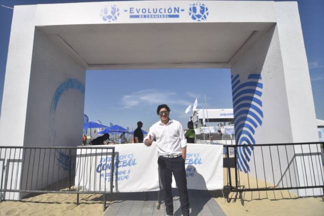 Iván Zamorano visitó el Espacio “Evolución es CONMEBOL”