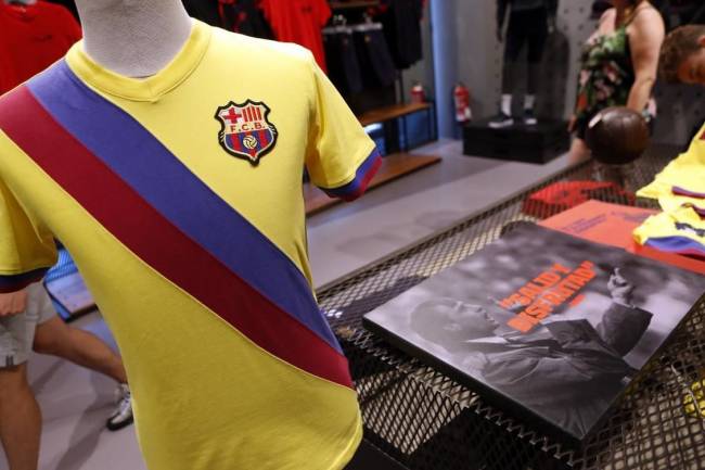 Barcelona lanza una colección en homenaje a Johan Cruyff 