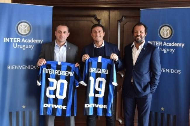 Inter abre su escuela de fútbol en Uruguay