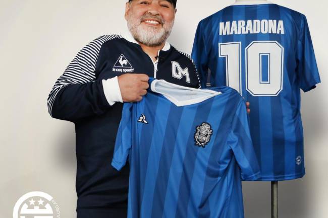 Le Coq Sportif y Gimnasia homenajean a Diego Maradona en su cumpleaños 59