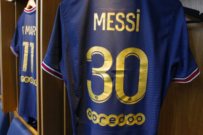 PSG homenajea a Messi, adentro y afuera de las canchas
