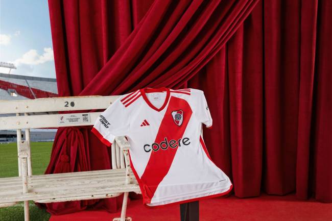 Adidas presenta la nueva camiseta de River Plate