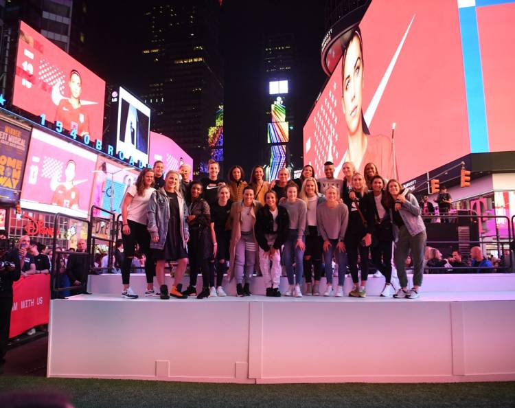Nike despidió al equipo femenino estadounidense en el Time Square
