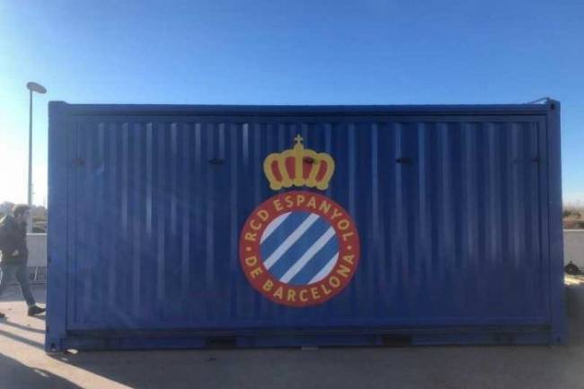 Espanyol convierte un conteiner en una tienda móvil