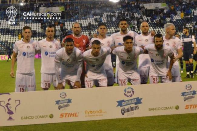 Huracán subasta sus camisetas