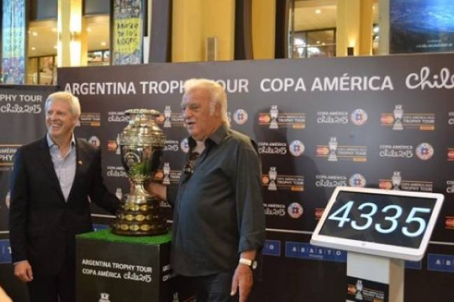 What left the MasterCard Trophy Tour Copa América 2015