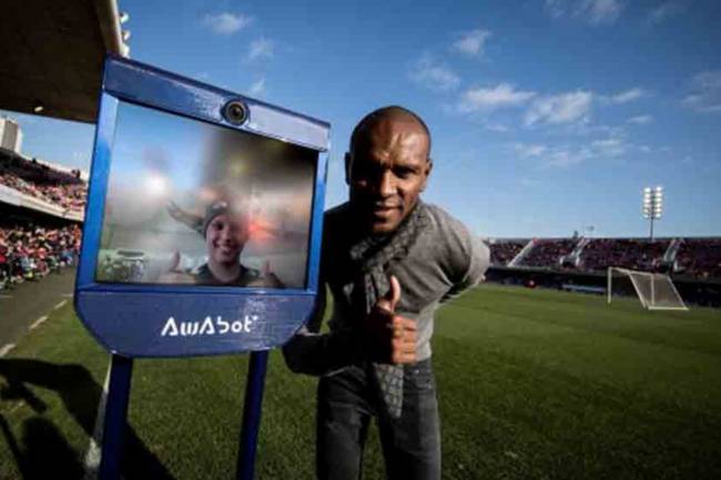 Las Fundaciones del FC Barcelona, Olympique Lyon y Eric Abidal presentan Robot Pol