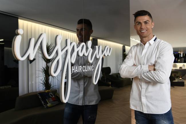 Ronaldo inaugurated a Hair Clinic in Madrid