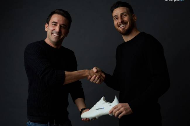 Aduriz will wear the Sherpa.ai logo on his booties