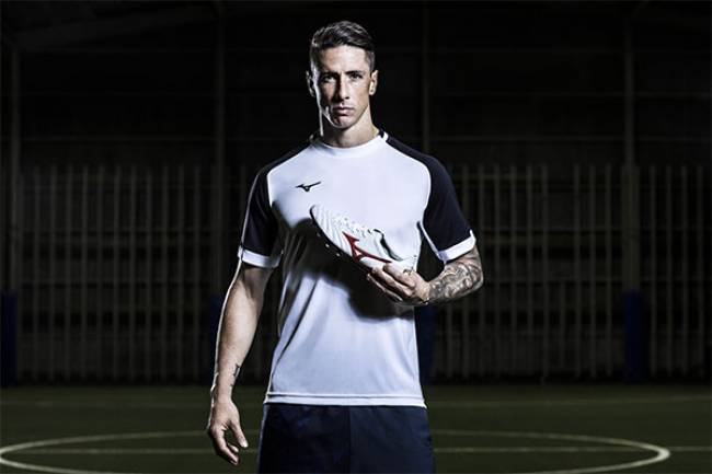 Mizuno lanza los nuevos botines de Fernando Torres