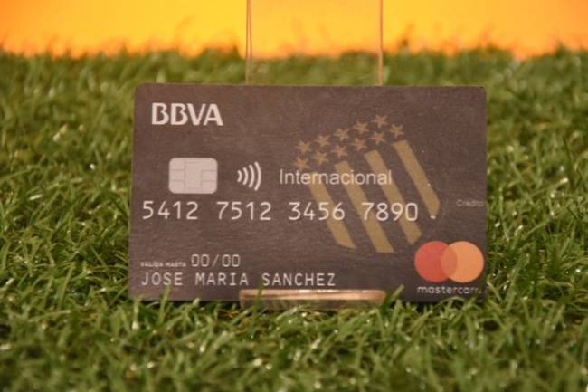 BBVA Francés launched the credit card of Peñarol