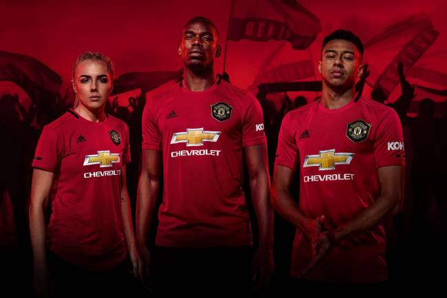 Adidas presents Manchester United and Bayern Munich jerseys