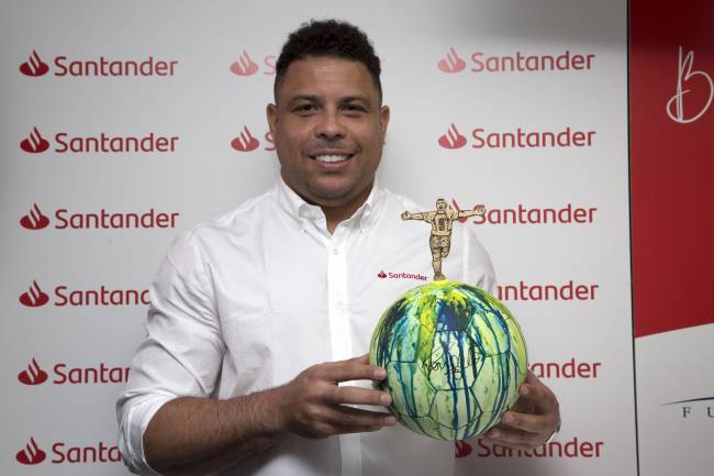 Banco Santander presents Balones Solidarios Santander