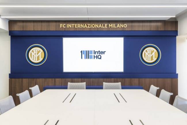 Inter inauguró una nueva sede en el centro de Milán