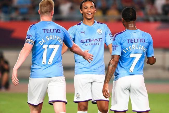 Manchester City luce una indumentaria especial en su gira por China