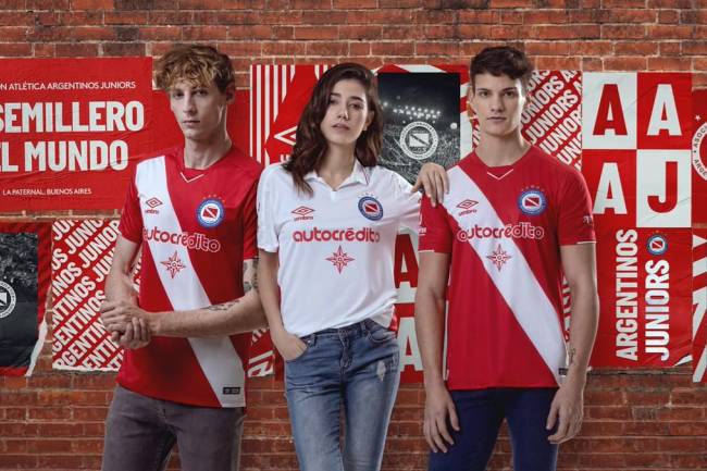 Umbro presentó las nuevas camisetas de Argentinos Juniors 