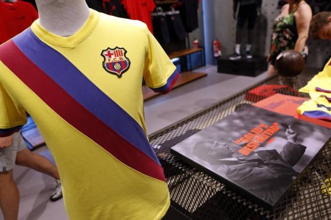 Barcelona launches a collection in tribute to Johan Cruyff