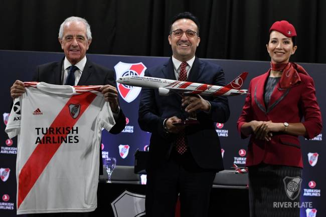 River Plate presentó oficialmente a Turkish Airlines