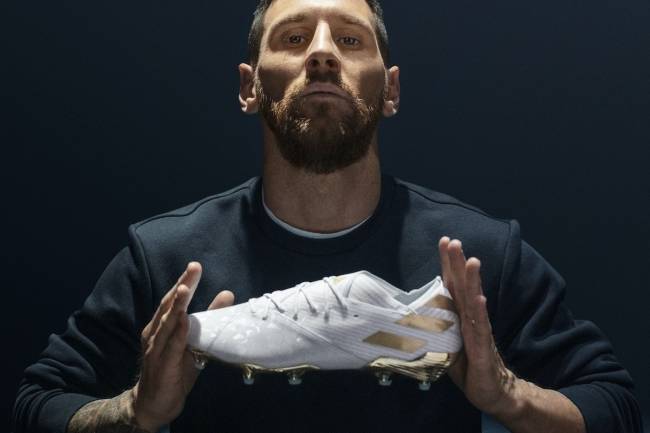 Adidas celebra los 15 años como profesional de Lionel Messi