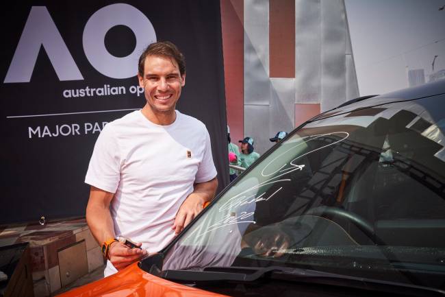 Nadal y Kia presentan los vehículos oficiales del Abierto de Australia