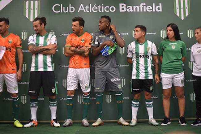 Givova presented the new Banfield shirts