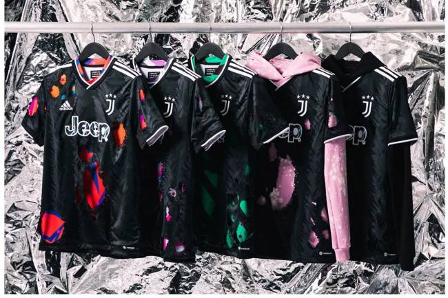 Juventus presenta su camiseta suplente rediseñada junto a Liberal Youth Ministry