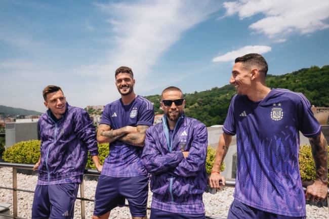 Adidas lanzó la nueva camiseta alternativa de la Selección Argentina