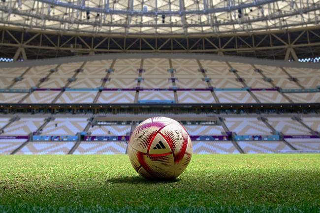 Adidas presentó “Al Hilm” la pelota oficial para las fases finales de la Copa del Mundo