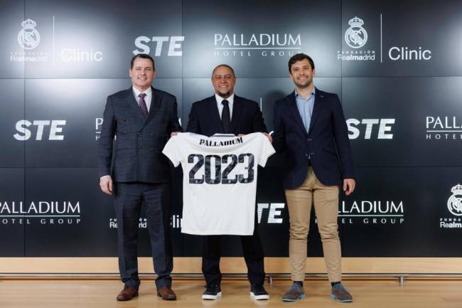 Roberto Carlos presents the Real Madrid Foundation clinics at two resorts in Mexico and Brazil