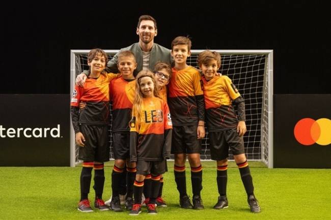 A 'Priceless' surprise from MasterCard for Leo Messi