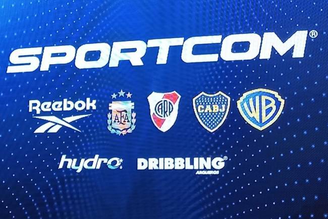 Sportcom anunció un acuerdo de comercialización de productos de Boca Juniors, River Plate y AFA