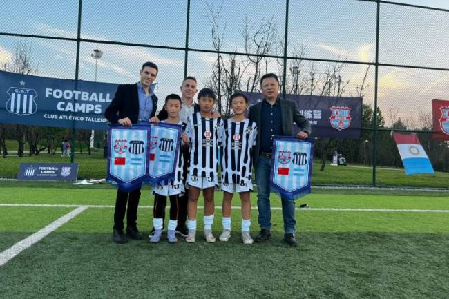 Talleres inaugura su primera escuela de fútbol en China