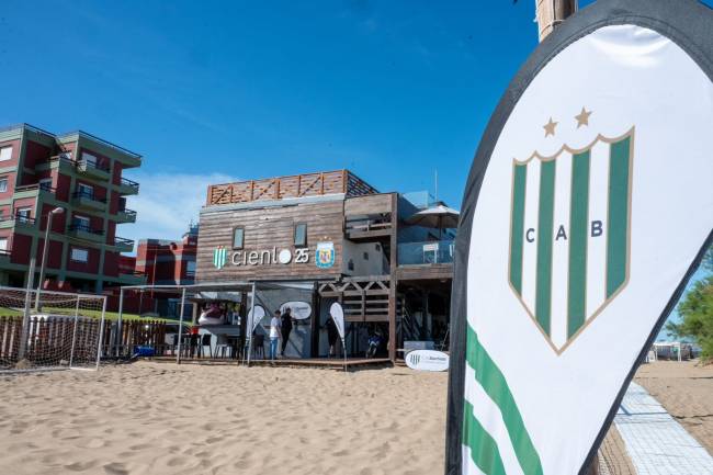 Banfield inauguró su propio balneario en Villa Gesell