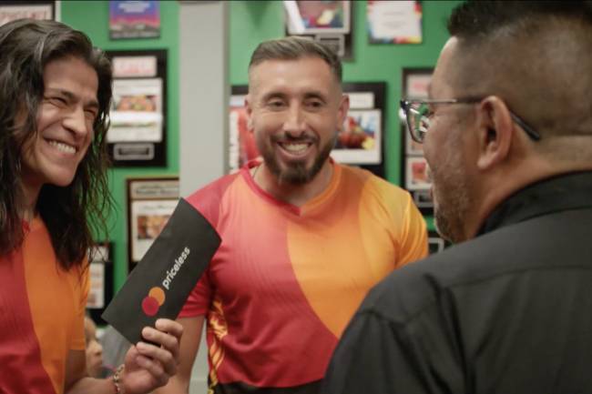 "Let the substitutes enter!", the new Mastercard campaign with Héctor Herrera