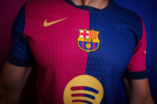 FC Barcelona presentó su camiseta para la temporada 2024/25