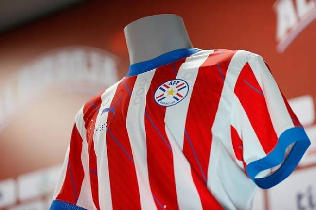 La selección de Paraguay y Puma presentaron una camiseta para personas con discapacidades visuales