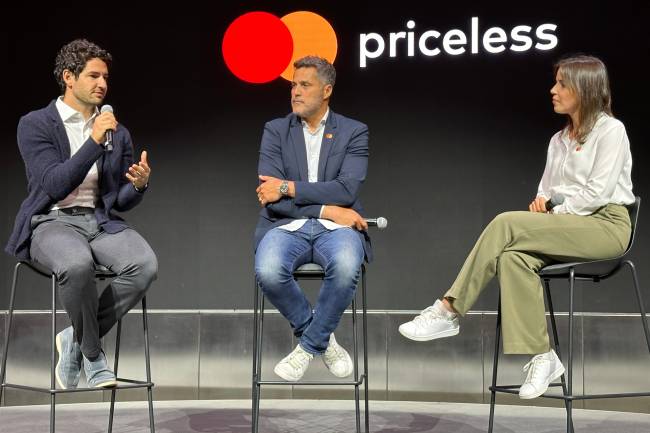 Júlio César and Alexandre Pato bid farewell to Mastercard guests in Munich 