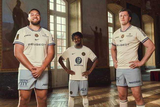Una camiseta especial une a un club de fútbol con uno de rugby