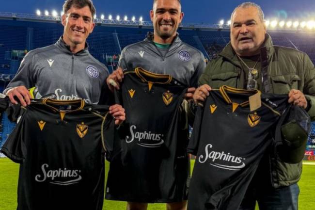 Vélez Sarsfield homenajeó a José Luis Chilavert con una camiseta especial