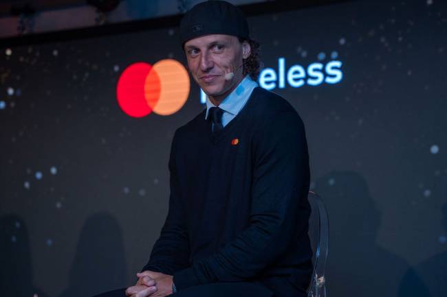David Luiz le puso el broche de oro al programa de Mastercard en Budapest