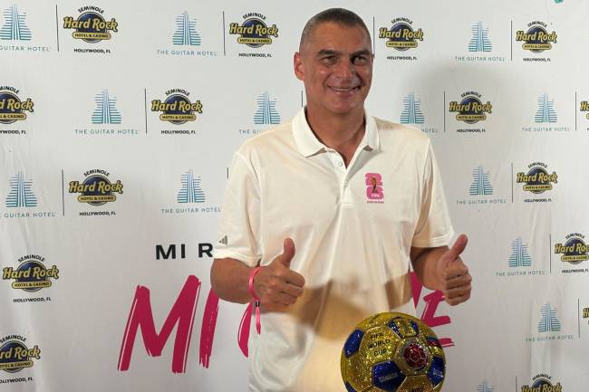 Faryd Mondragón caps off spectacular Colombian pool party at Hard Rock