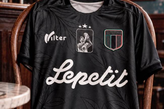 Sportivo Italiano presentó una camiseta en homenaje a Messi