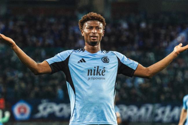 ¿Nike y Adidas en la misma camiseta?