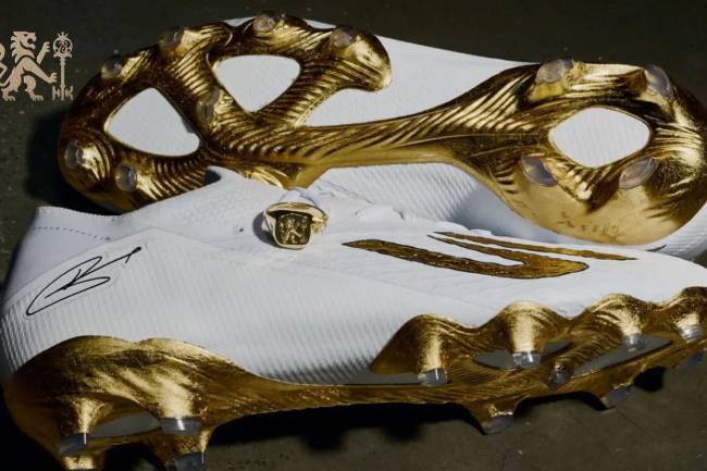 Skechers homenajeó a Harry Kane por la obtención del Balón de Oro