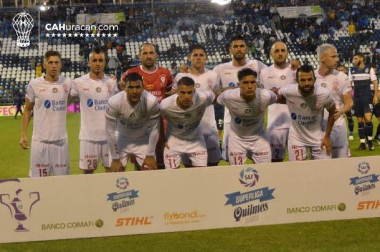 Huracán subasta sus camisetas