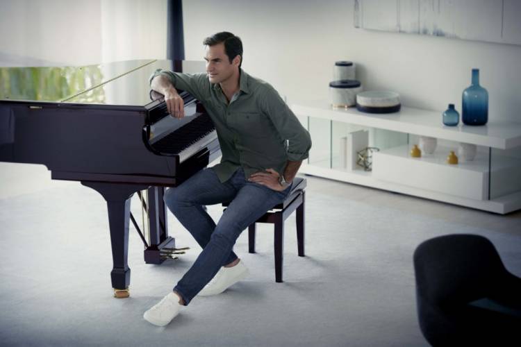 Uniqlo launches its new jeans line with Federer