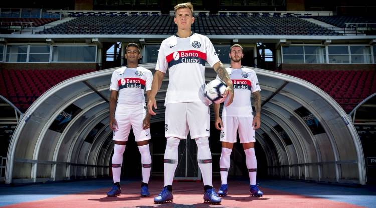 Nike presenta la nueva camiseta suplente de San Lorenzo