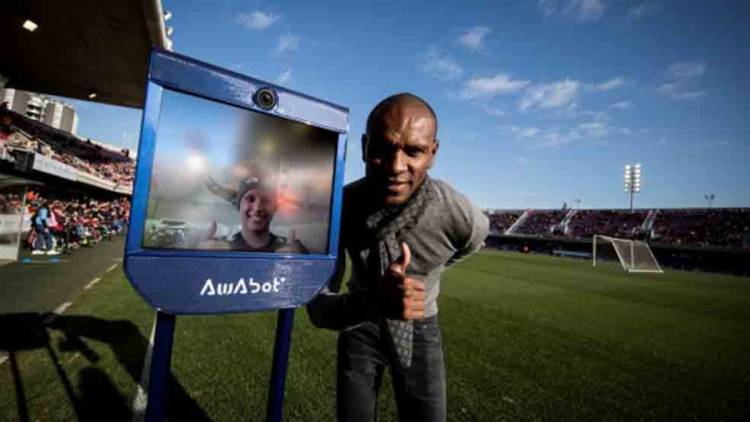 Las Fundaciones del FC Barcelona, Olympique Lyon y Eric Abidal presentan Robot Pol